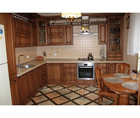 Угловая кухня из массива в стиле классика модель 018 на заказ в Москве
